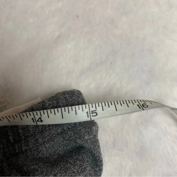 SO gray Capri leggings size XL.  Cute cutouts at the bottom of each leg - Picture 5 of 8